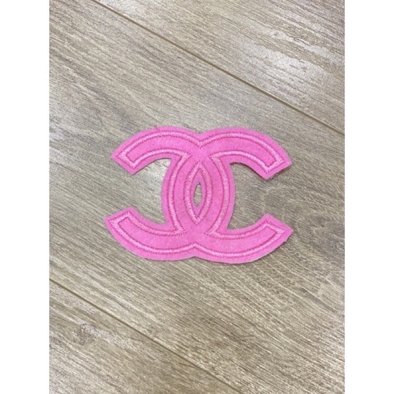 Sticker thêu chữ X logo thêu