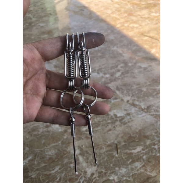 Móc khoá inox 304 không rỉ giá bán sỉ gồm 1 móc khoá và 1 chòi tai