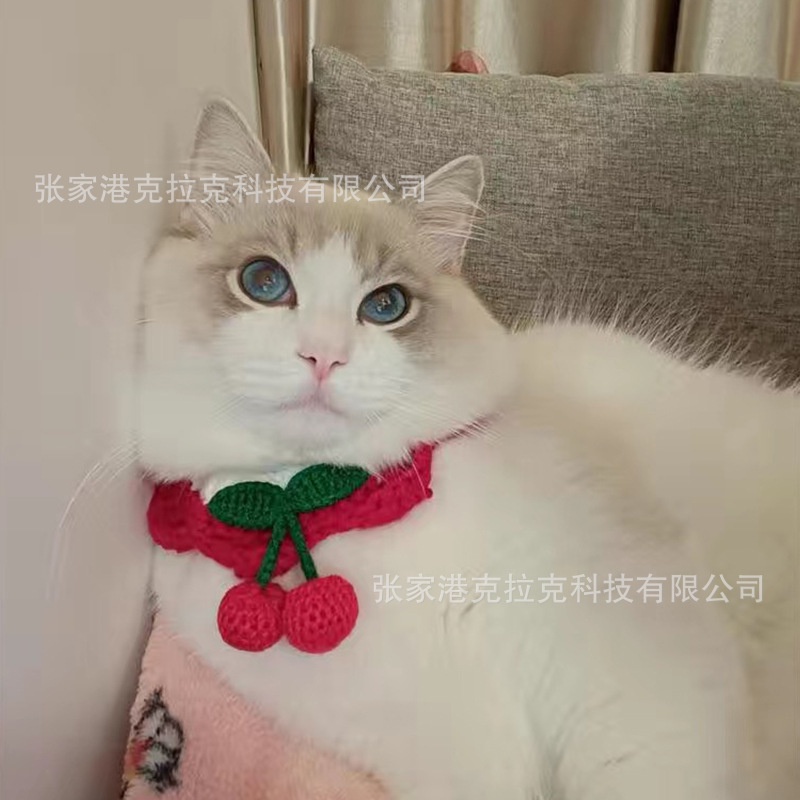 Yếm len cho thú cưng hình dâu tây có dây buộc chỉnh size