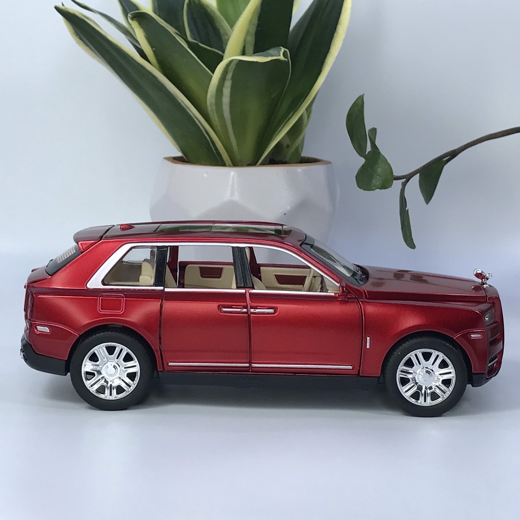 Mô hình xe ô tô Rolls Royce Cullinan tỷ lệ 1:24 bằng kim loại TẶNG BIỂN SỐ XE