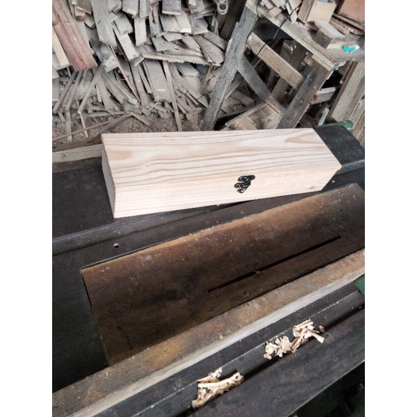 Hộp gỗ dài 38 cm rộng 10cm cao 7cm .