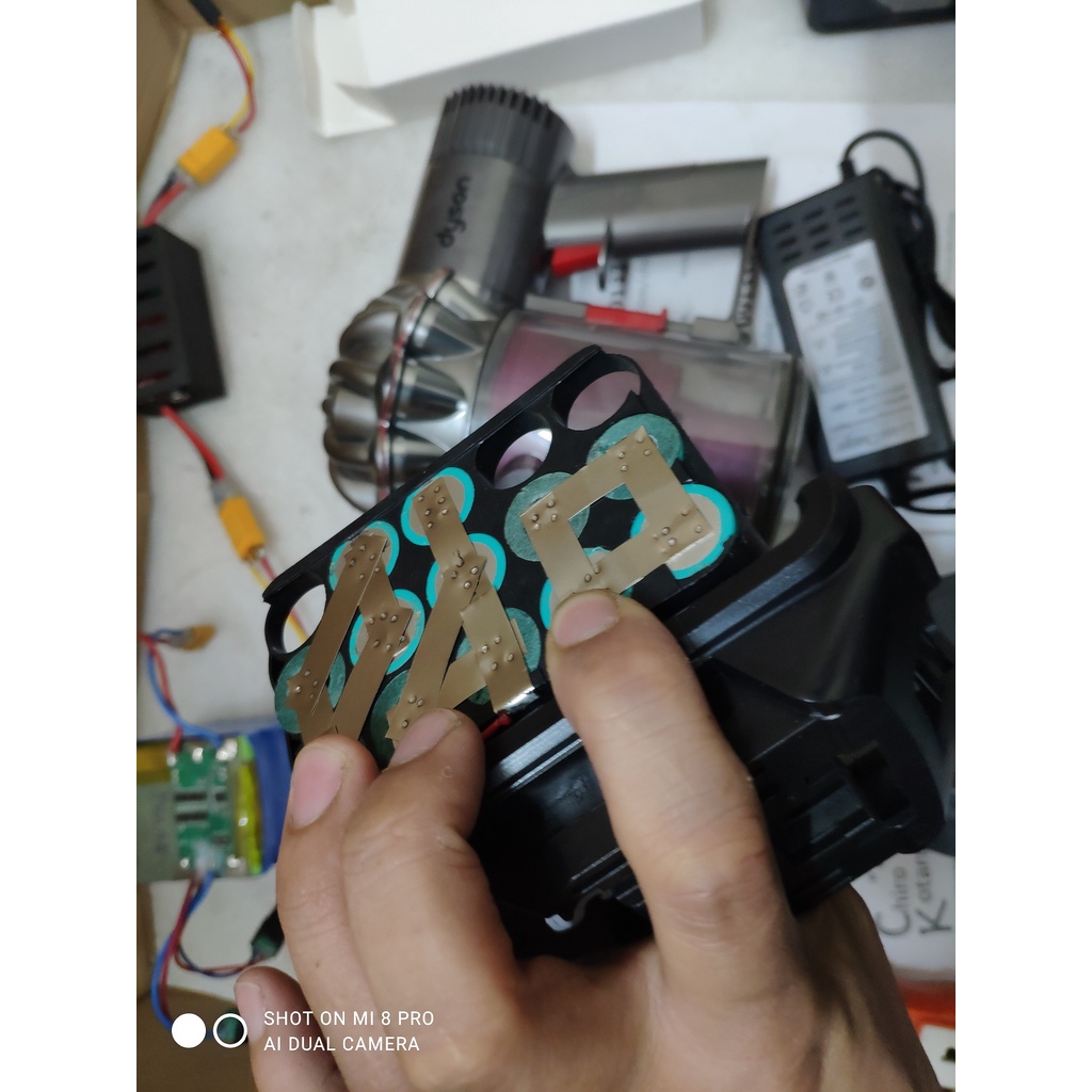 Bộ pin cho máy hút bụi Dyson dùng pin hệ V6 21.6V sang dùng vỏ pin Makita LXT đóng pin 5S/6S