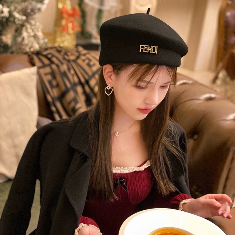 Mũ nồi dạ fendi mai phương bùi