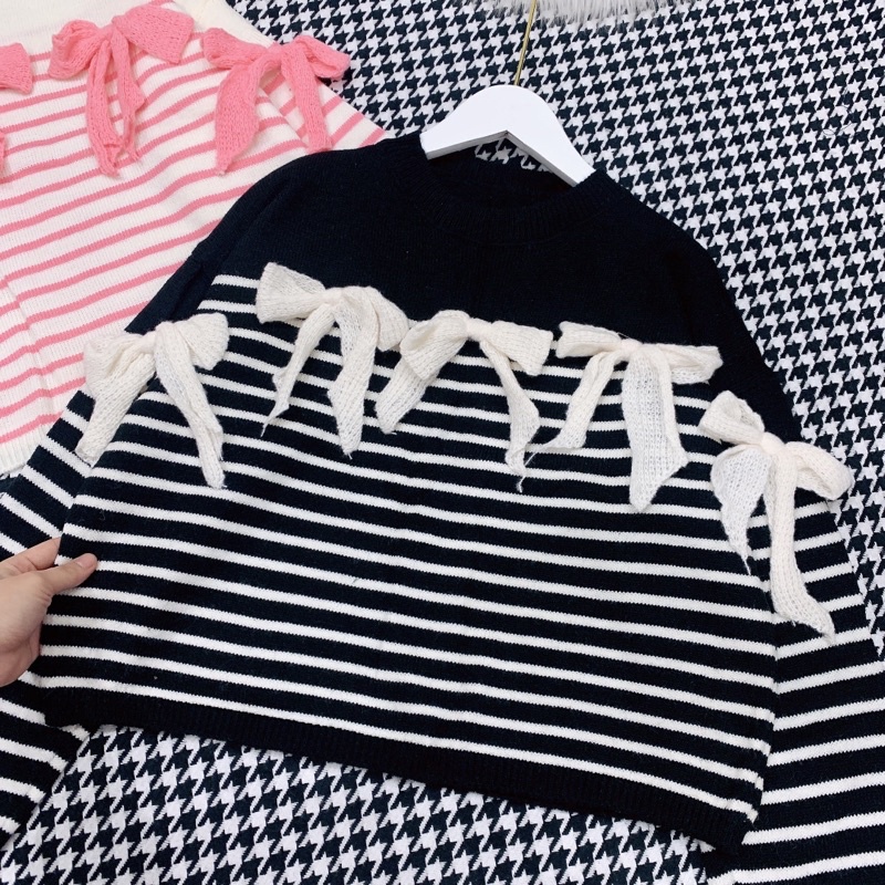 Áo len kẻ phối nơ