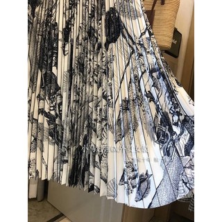 chân váy midi xếp ly họa tiết