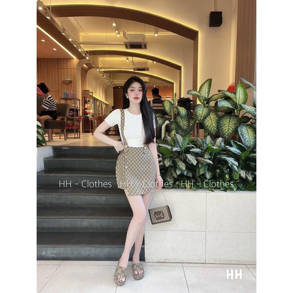 Set yếm váy kaki, áo thun borip mặc đi chơi sang chảnh - váy hai dây đắp chéo in logo, áo thun tay ngắn cổ tròn đơn giản