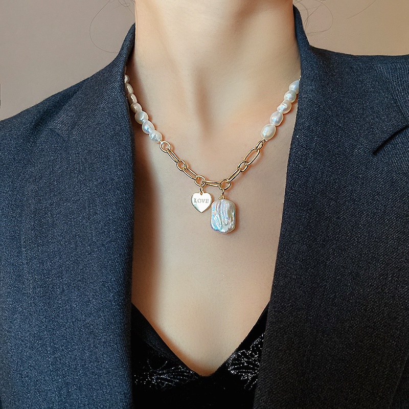 Vòng cổ Ngọc Trai Mặt Vuông Khắc Chữ Love Thời Trang Cho Nữ