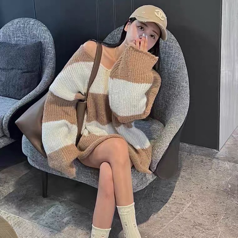 Áo Len Trễ Vai Sọc Ngang 2 Màu LSEOUL L0139 Nữ Tính Đáng Yêu