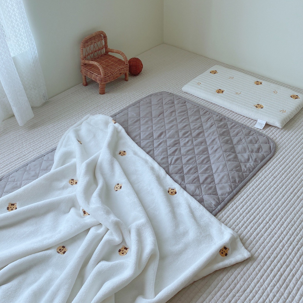 Tấm Lót Chống Thấm Cho Bé Hình Quả Trám MONONA Siêu Thấm Hút Chất Liệu Cotton Hàn Mềm Mại An Toàn Cho Làn Da Bé