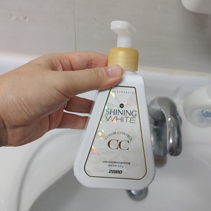 Kem đánh răng làm trắng cao cấp dạng vòi tiện lợi 2080 Shining White Pump Toothpaste 325g