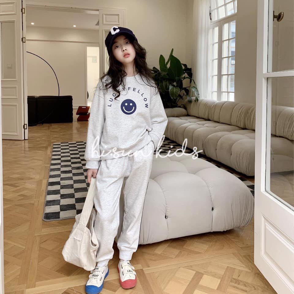 Bộ nỉ da cá bông siêu đẹp, màu ghi sáng cực kỳ đẹp tôn da. Dáng basic bé trai hay bé gái diện đều đẹp