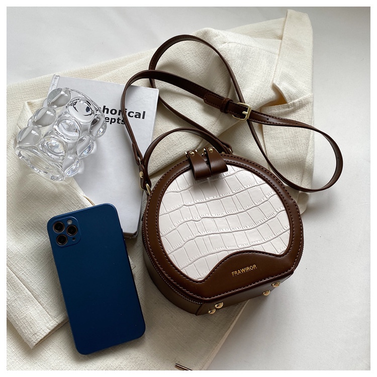 Túi đeo chéo nữ dáng tròn vân rắn nâu hot trend 2023 cực xinh BAG U TOV27