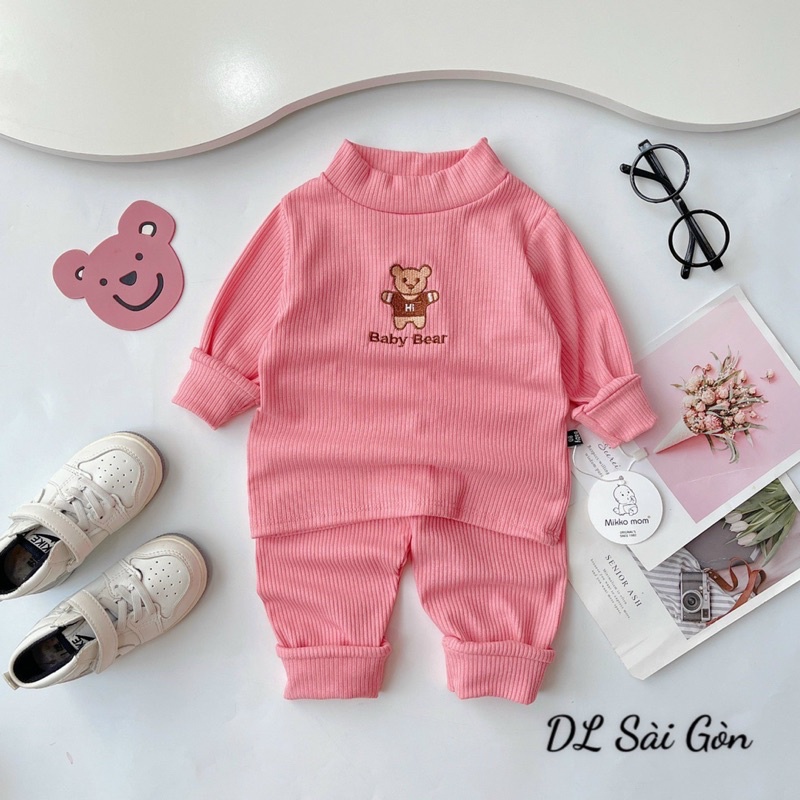 Bộ dài tay len tăm cổ cao thêu gấu cho bé trai bé gái