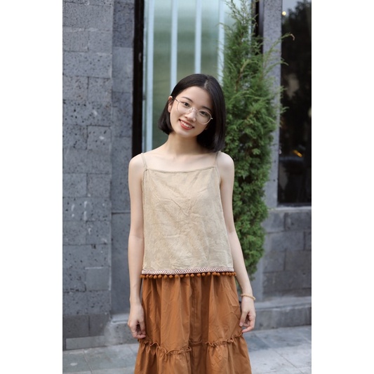 Set áo hai dây phối pompom và chân váy kaki | Lá Xoè