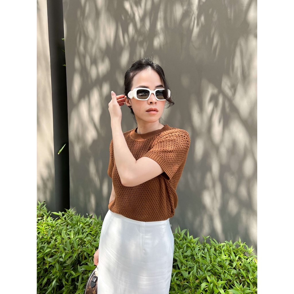 Áo len nữ đục lỗ dáng basic cổ tròn tay ngắn