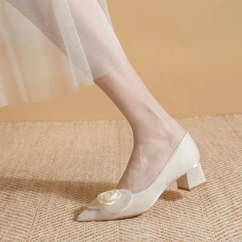 Giày Cao Gót Mũi Nhọn Đính Hoa Trắng Thời Trang Pháp Cho Nữ