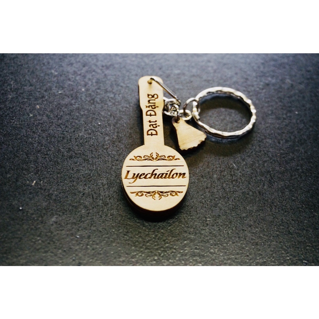 Móc Khóa Hình Vợt Cầu Lông Gỗ 2 mặt - Có Khắc Tên