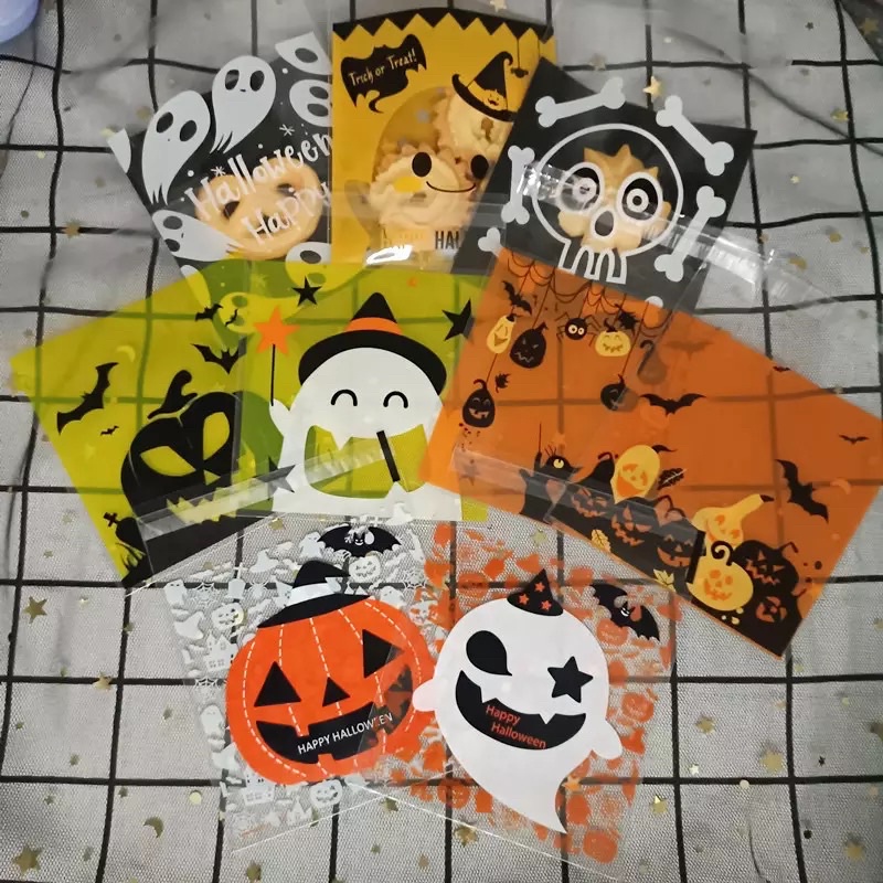 Túi bánh quy dán Halloween 10x10cm (100c)