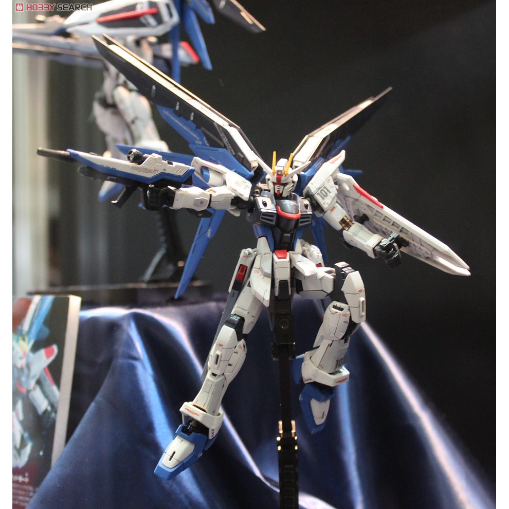 Mô hình lắp ráp Gundam RG Freedom Gundam