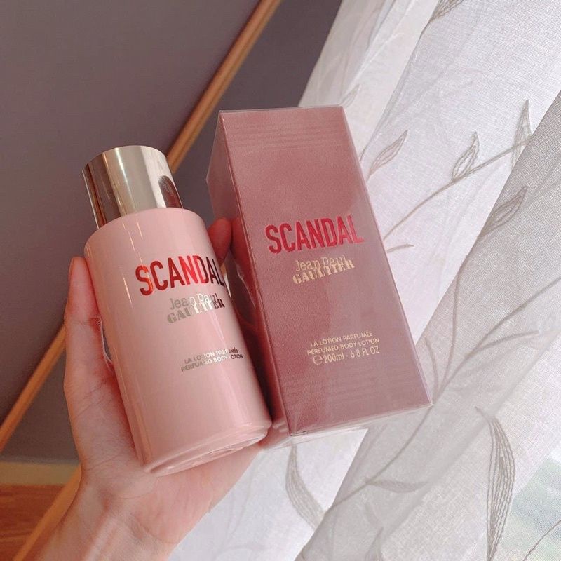 Sữa dưỡng thể nước hoa 𝐋𝐨𝐭𝐢𝐨𝐧 𝐉𝐞𝐚𝐧 𝐏𝐚𝐮𝐥 𝐆𝐚𝐮𝐥𝐭𝐢𝐞𝐫 𝐒𝐜𝐚𝐧𝐝𝐚𝐥 𝟐𝟎𝟎𝐦l