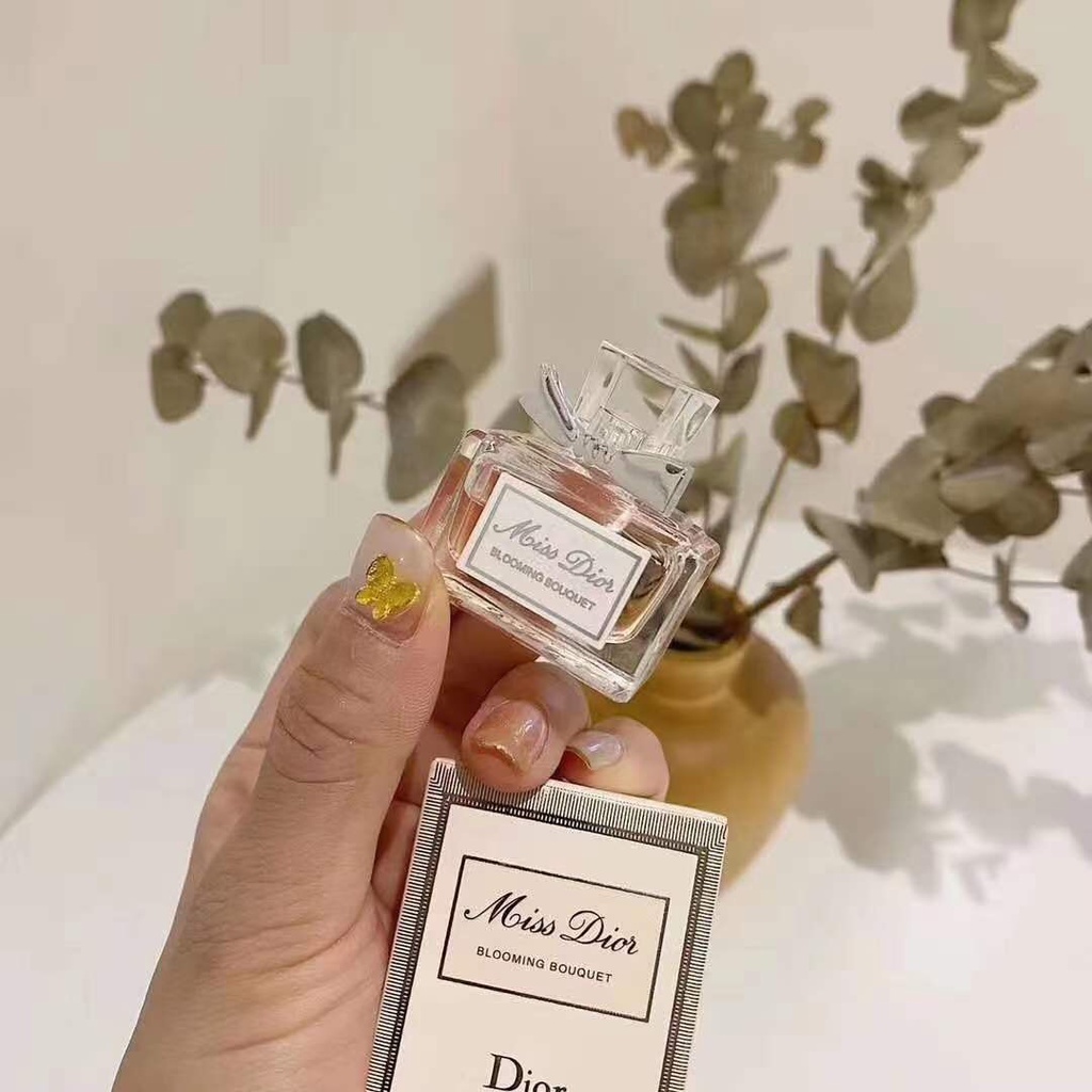 Tổng hợp nước hoa, Nước hoa 𝐃𝐢𝐨𝐫 𝐒𝐚𝐮𝐯𝐚𝐠𝐞, 𝐆𝐮𝐜𝐜𝐢 𝐁𝐥𝐨𝐨𝐦,𝐕𝐞𝐫𝐬𝐚𝐜𝐞 𝐁𝐫𝐢𝐠𝐡𝐭