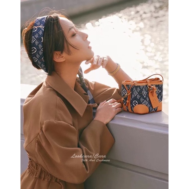 Khăn quấn quay túi xách in hoạ tiết L.V