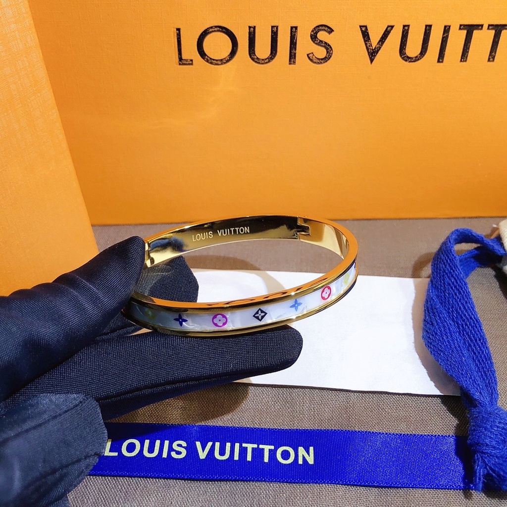 Vòng Tay Louis Vuitton Bằng Thép Titan Họa Tiết LV Monogram