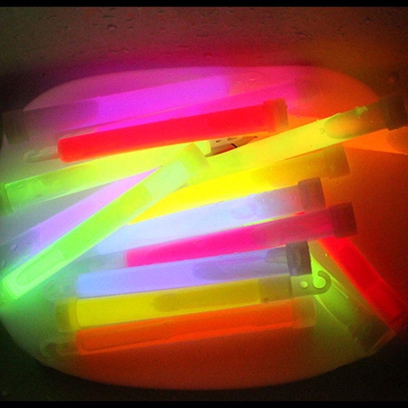 Que phát sáng dạ quang dùng một lần Glow stick - Light Stick 6 inch1.5x15cm sáng 12 tiếng màu sắc ngẫu nhiên