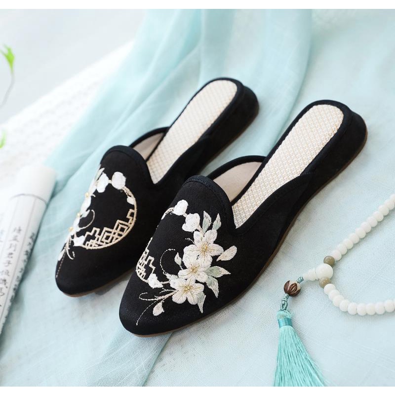 Dép Sandal 2 Hàng Ngàn Bằng Vải Satin Thêu Họa Tiết Phong Cách Mới 2022