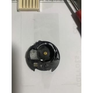 Ổ chao (ổ thuyền), đựng suốt máy may gia đình Juki 008.