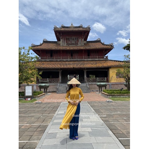 Áo dài vàng dáng suông truyền thống lụa Tây Thi