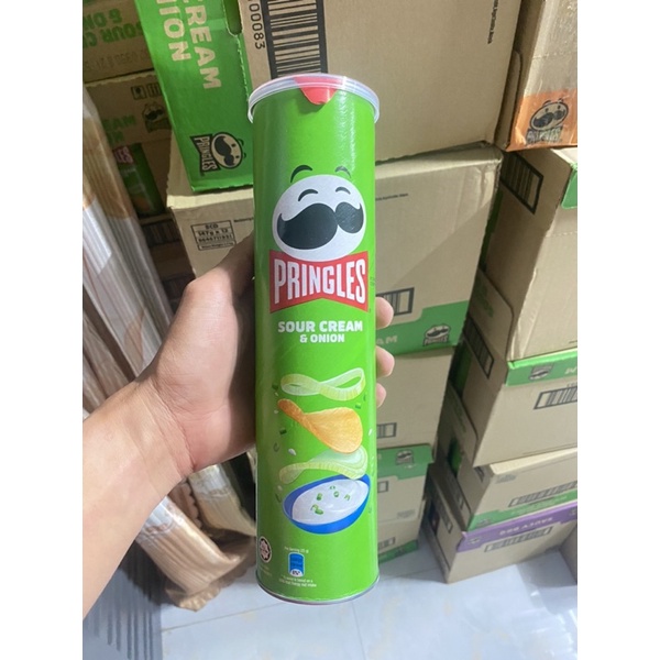 Khoai tây chiên Pringles Sour Cream & Onion 134 date 2024