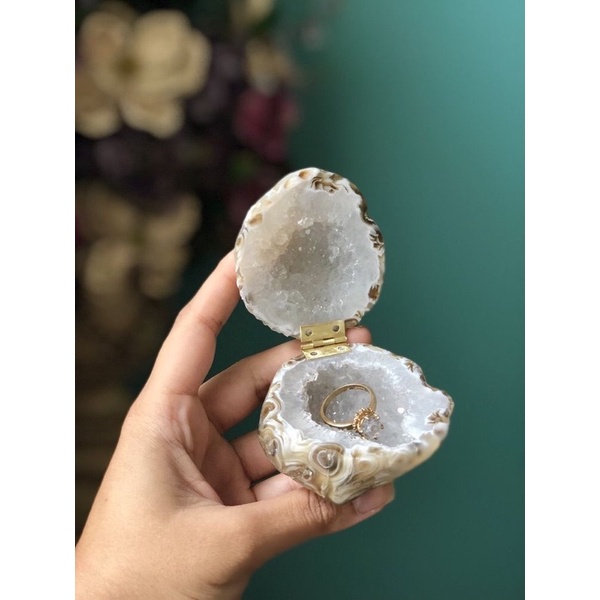 NHẪN CẦU HÔN HỘP ĐỰNG NHẪN MÃ NÃO THIÊN NHIÊN