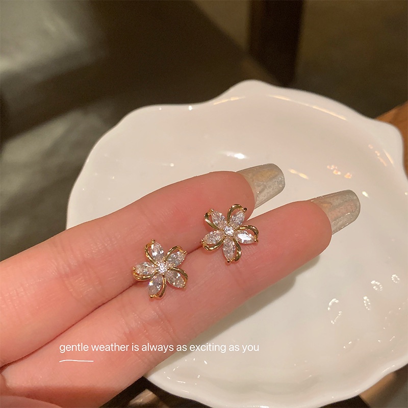 Khuyên Tai Thép Titan Mạ Vàng Hình Hoa Đính Đá Zircon Thanh Lịch Thời Trang Hàn Quốc Cho Nữ