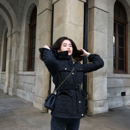 Áo khoác phao trần màu đen