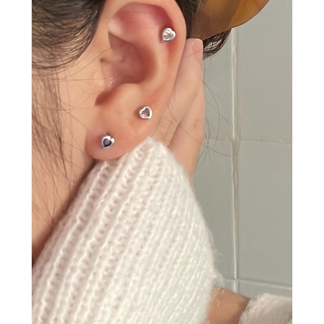 𝐯𝐞𝐥𝐯𝐞𝐭𝐩𝐢𝐧𝐤.𝐚𝐜𝐜🇰🇷 | Khuyên tai chốt bi vặn viền hình trái tim bọc đá lấp lánh