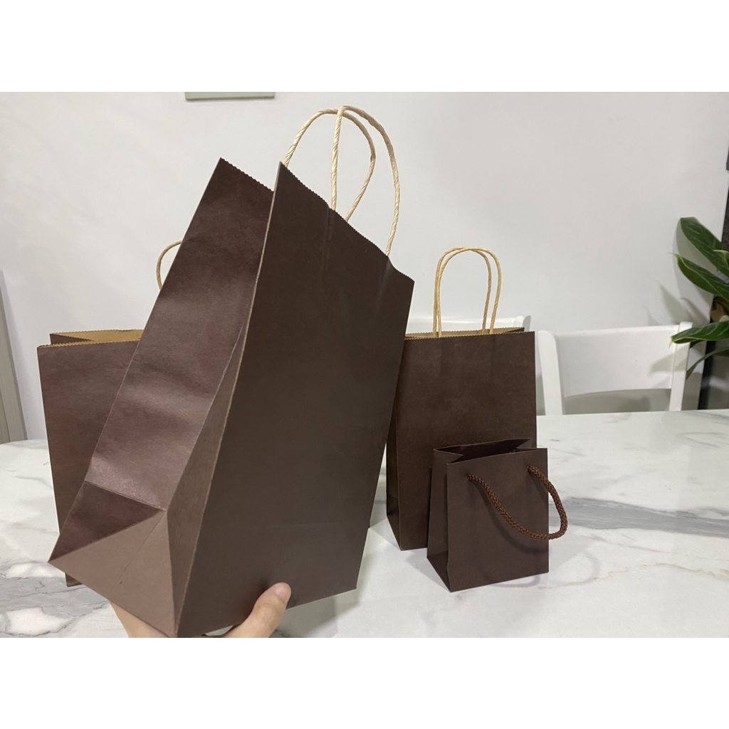 01 TÚI  KRAFT NÂU ĐẬM 32X24X11CM - HỎA TỐC