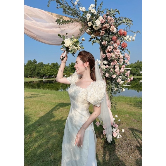 Áo dài Khổng Tước tay bồng hoa đính kết thủ công