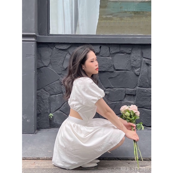 Đầm trắng Linen cut out tay phồng hở lưng
