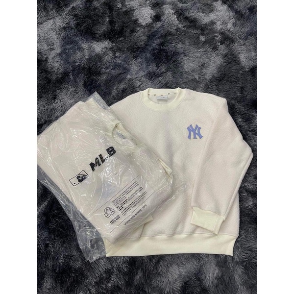 Sweater MLB trắng lông cừu
