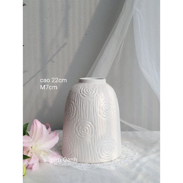 Bình hoa màu trắng khắc hoa hồng quanh bình gốm sứ Bát Tràng cao cấp loại 1