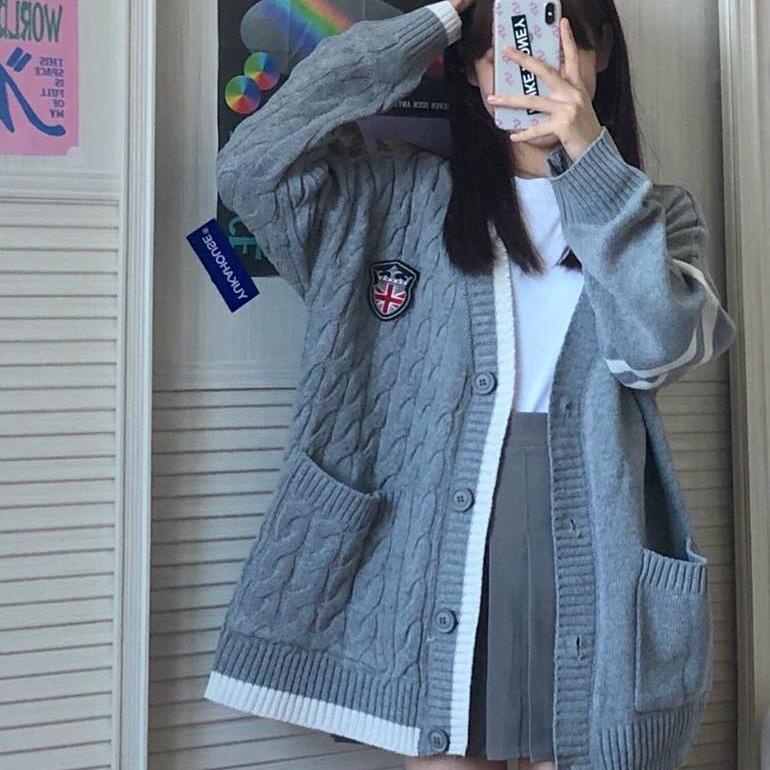 Áo khoác cardigan len thừng cổ V nữ huy hiệu xám form rộng Quảng châu cao cấp có túi thu đông mới nhất 2022 Kozoda AC70