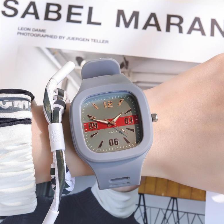 Đồng Hồ Thể Thao Chống Nước Tặng Kèm Hộp và Vòng Tay Kiểu Dáng Thời Trang Cho Nam Và Nữ