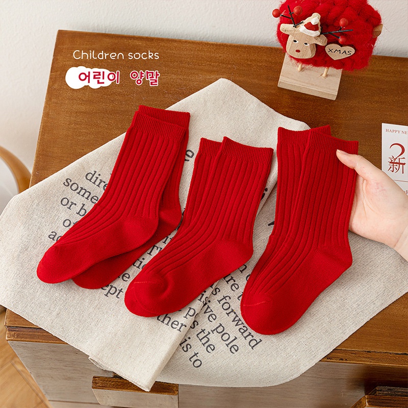 Vớ cổ ngắn màu đỏ tươi trơn, chất liệu cotton thoáng mát, phù hợp cho lễ Tết, Giáng Sinh | Shini Store
