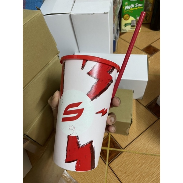 Ly nhựa đổi màu Sting 950ml