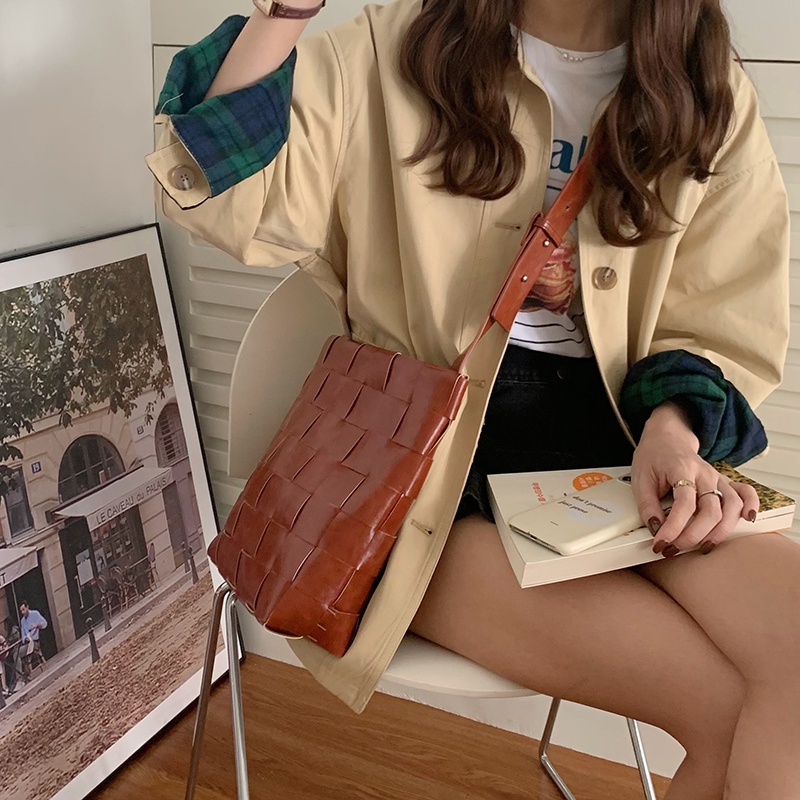 Túi Đeo Vai Bằng Da Sáp Dệt Tay Phong Cách retro Thiết Kế IELGY niche Dành Cho Bạn Nữ