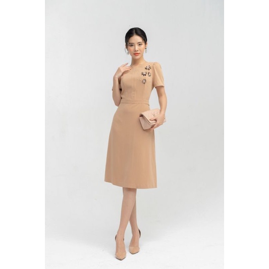 Đầm thiết kế đính hoa nổi NEM giá gốc 1.399.000đ