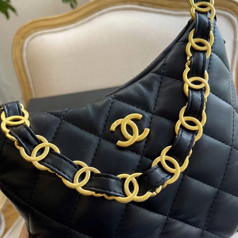 Túi Xách Da Cừu Đính Đá Phối Dây Xích Đeo Vai Sành Điệu Cho Nữ777777