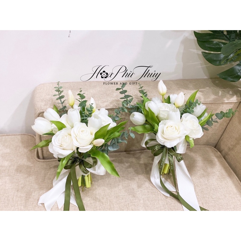 Hoa cưới cầm tay cô dâu tulip bằng lụa cao cấp