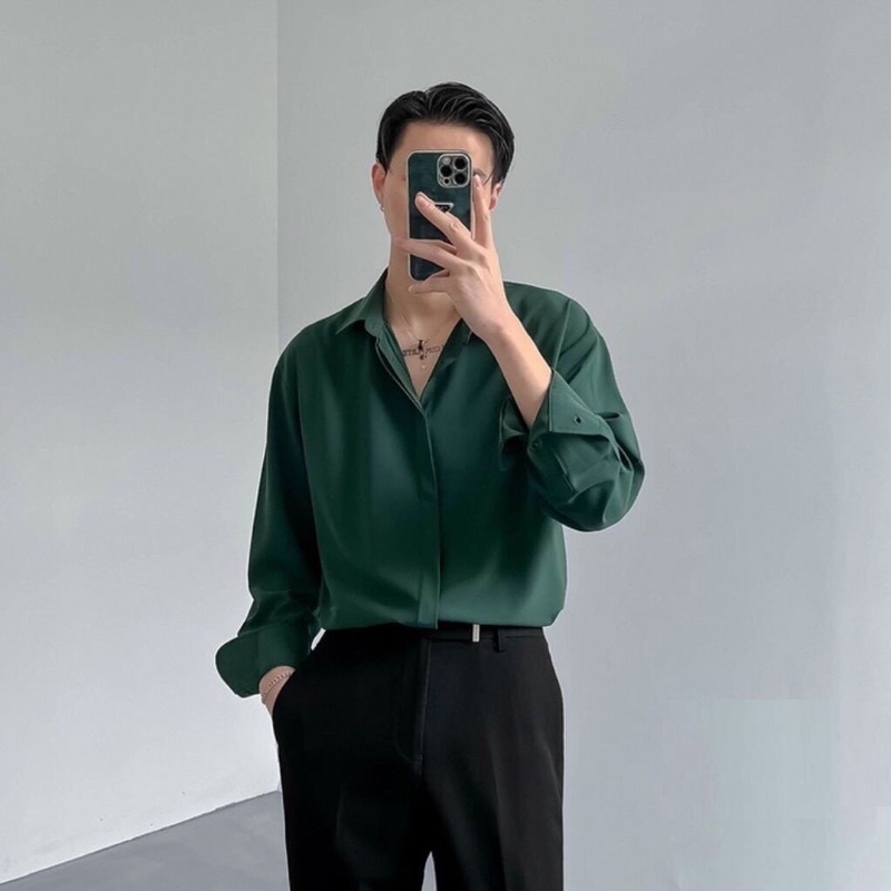 Áo sơ mi dấu nút màu xanh lá đậm